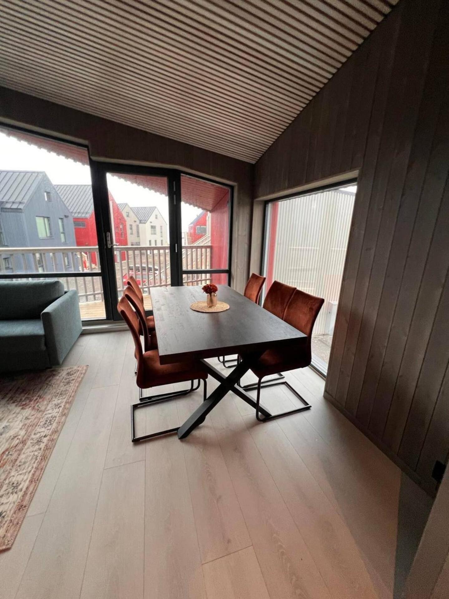 Stilren Leilighet I Henningsvaer Exteriér fotografie